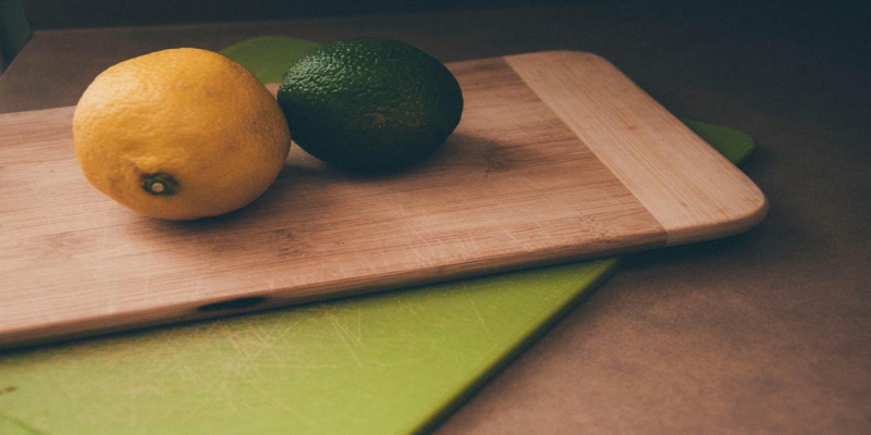WOOD VS PLASTIC CHOPPING BOARDS: WHICH IS BETTER?